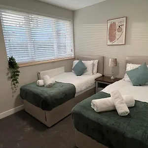 https://villa-immaculate-newly-refurbished-4-bed-house.hotelsin-nottingham.com